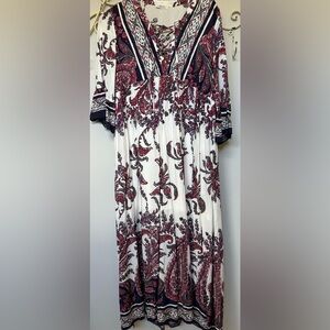 Beautiful summer dress with tie closure in front. Size M